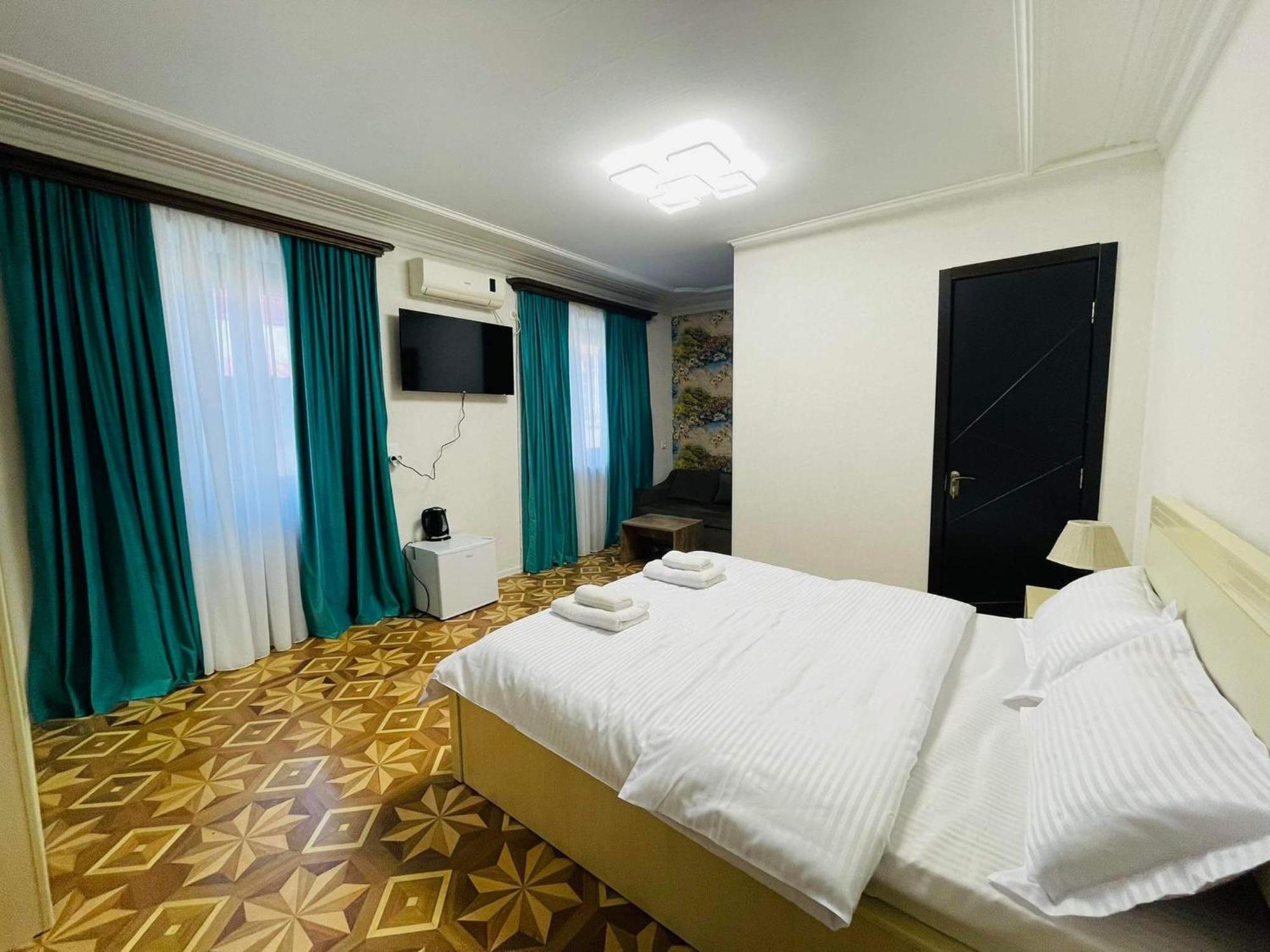 Metekhi View Hotel Тбилиси Экстерьер фото