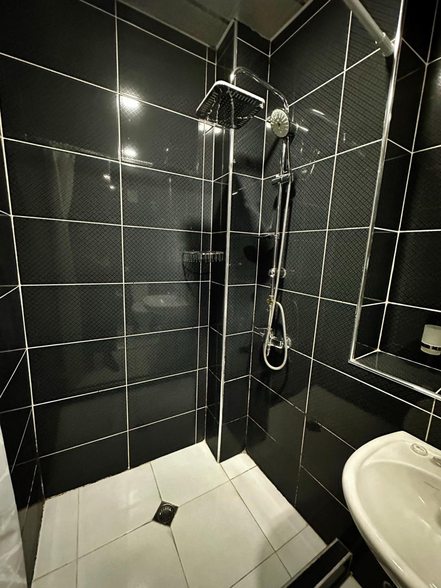Metekhi View Hotel Тбилиси Экстерьер фото