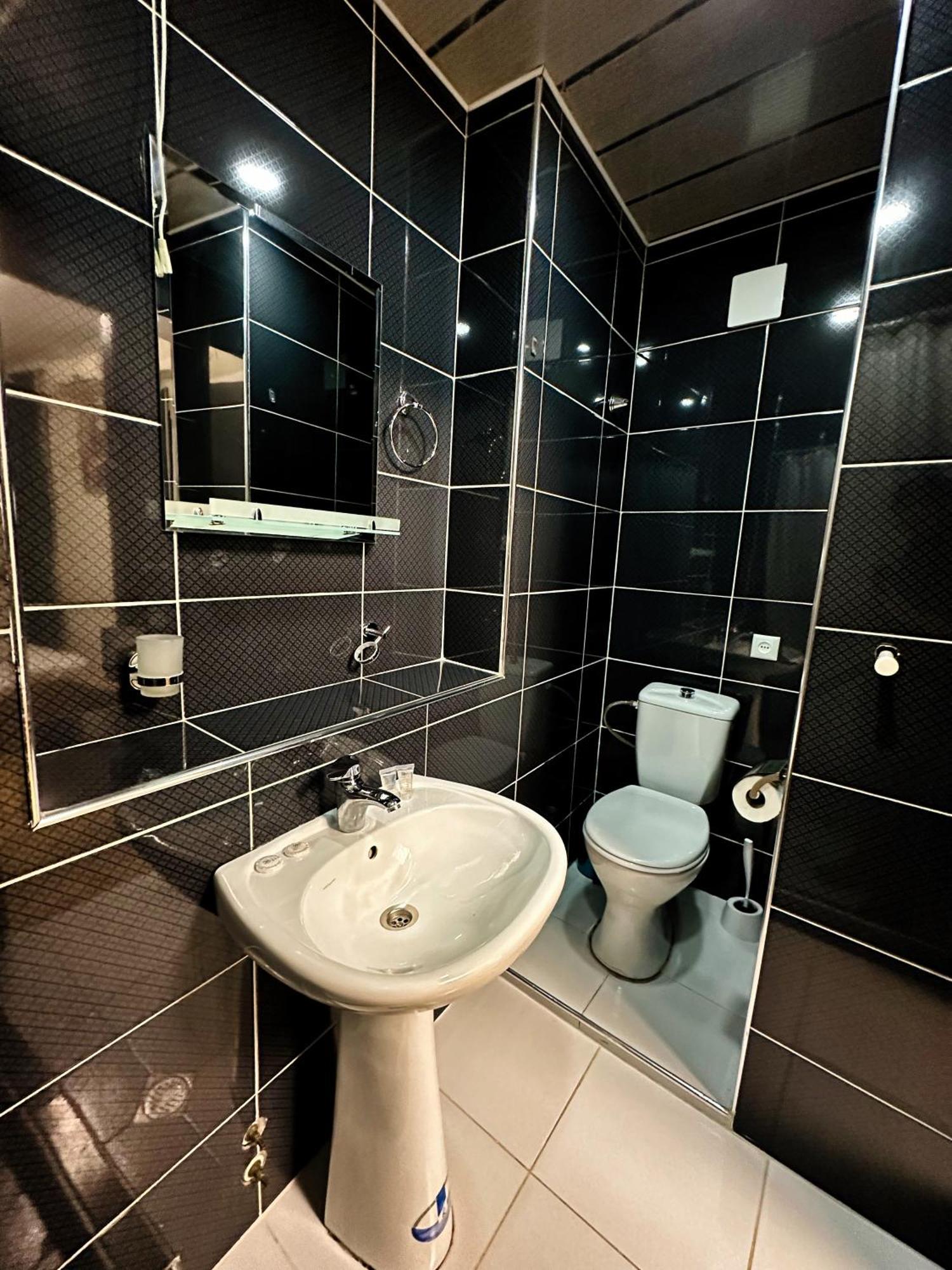Metekhi View Hotel Тбилиси Экстерьер фото